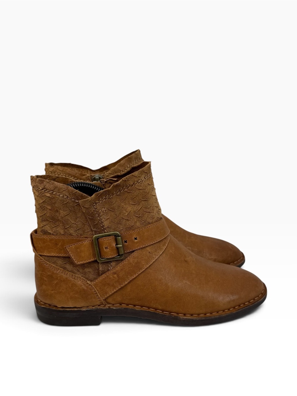 TRASK Alexa Textured Leather Buckle Ankle Booties Cognac Brown Women’s Sz7